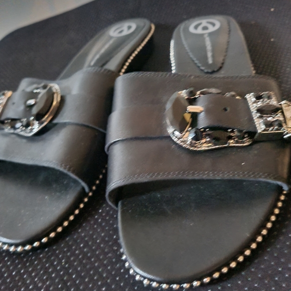 Wishbone sandals / flats . Leather/gem belt on top . Size 8 - Picture 6 of 7